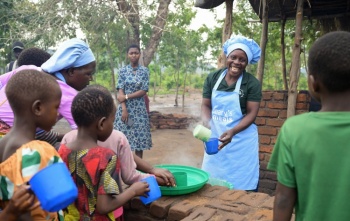 El enfoque comunitario en la alimentación escolar que impulsa Mary’s Meals
