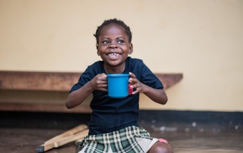 La logística detrás de la entrega de comida de Mary’s Meals a millones de niños.