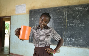 Animando a los niños a ir al colegio en Zambia
