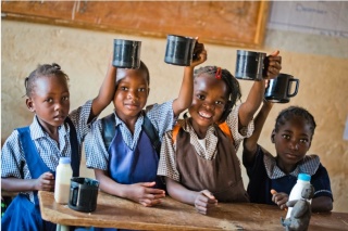 Children eating Mary's Meals