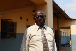 Animando a los niños a ir al colegio en Zambia